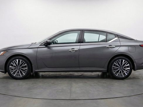 Used 2025 Nissan Altima 2.5 SV FWD image 5
