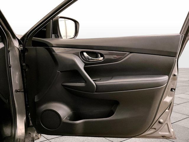 Used 2018 Nissan Rogue SV AWD/4WD image 24