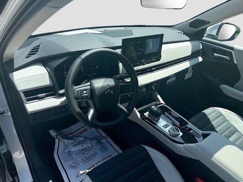 New 2026 Mitsubishi Outlander SE AWD/4WD image 9