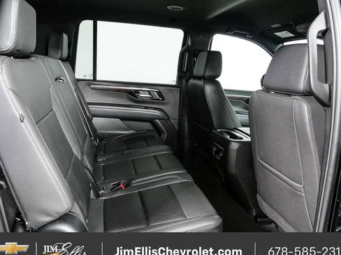 Used 2025 Chevrolet Suburban LT image 20