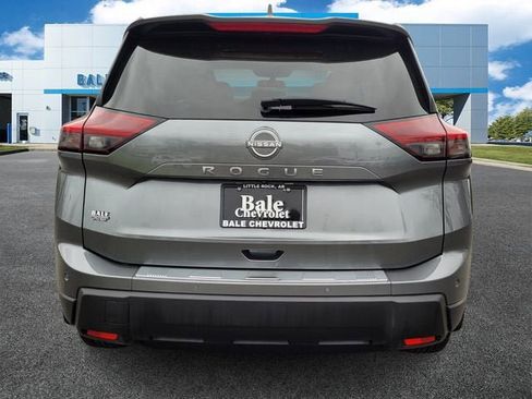 Used 2025 Nissan Rogue SV w/ SV Premium Package image 4