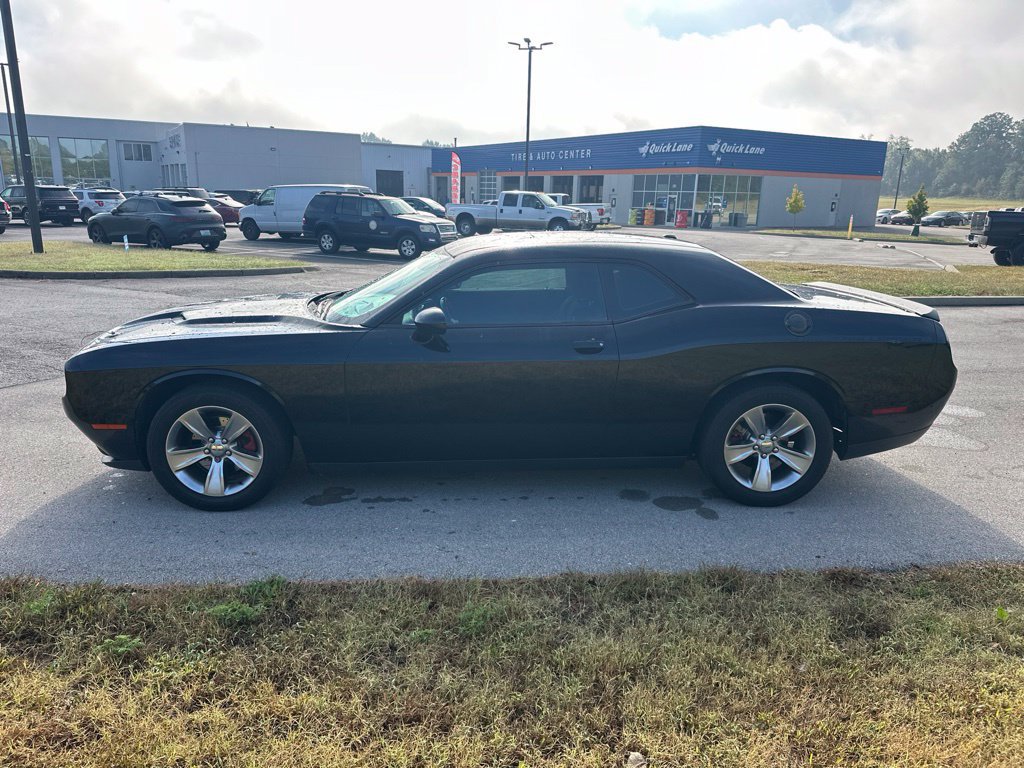 Used 2015 Dodge Challenger SXT RWD image 4