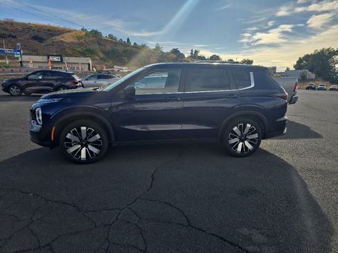 Used 2025 Mitsubishi Outlander SE AWD/4WD image 4