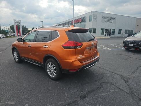 Used 2017 Nissan Rogue SV AWD/4WD image 5