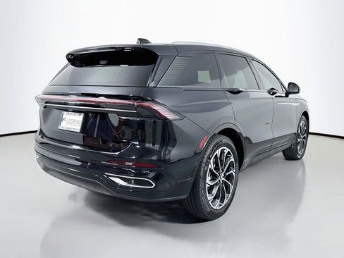 Used 2025 Lincoln Nautilus Reserve AWD/4WD image 5