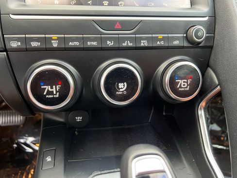 Used 2020 Jaguar E-PACE SE image 36