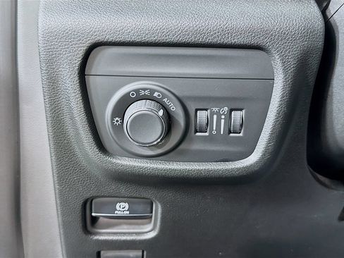 Used 2023 Jeep Grand Cherokee L Laredo AWD/4WD image 16