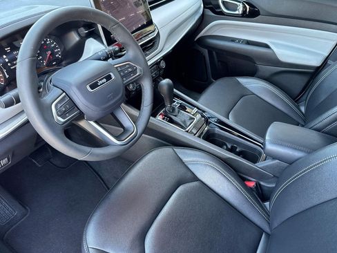 Used 2025 Jeep Compass Limited AWD/4WD image 4