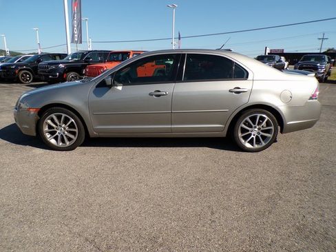 Used 2009 Ford Fusion SE image 2
