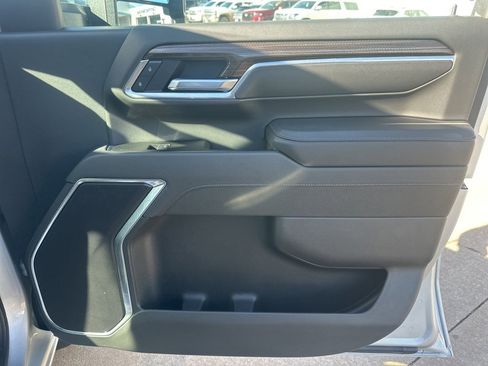 Used 2025 Chevrolet Silverado 3500 LT w/ Convenience Package image 25