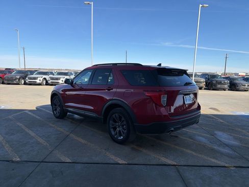 Used 2024 Ford Explorer XLT w/ Equipment Group 202A image 5