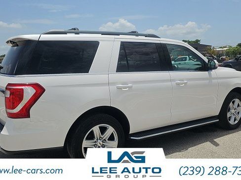 Used 2018 Ford Expedition XLT w/ Equipment Group 202A RWD image 2