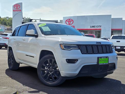 Used 2021 Jeep Grand Cherokee Laredo X image 1