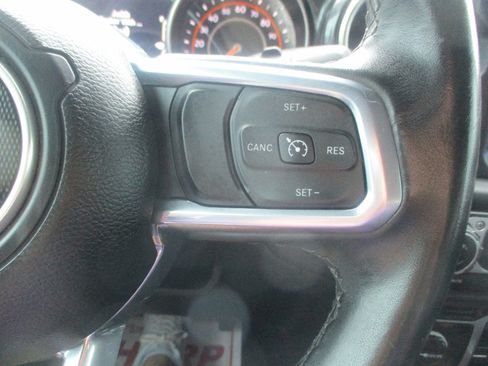 Used 2021 Jeep Wrangler Unlimited Sahara AWD/4WD image 12