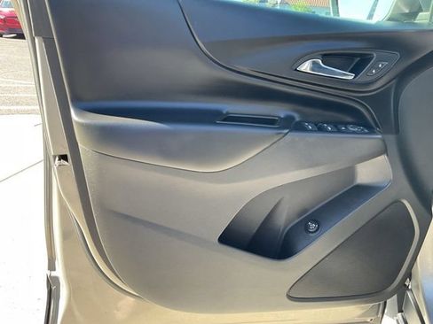Used 2018 Chevrolet Equinox LT FWD image 13