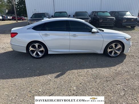 Used 2018 Honda Accord Touring image 2