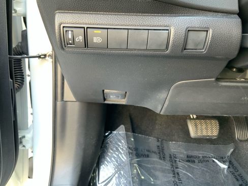 Used 2023 Toyota Corolla LE w/ LE Convenience Package FWD image 19