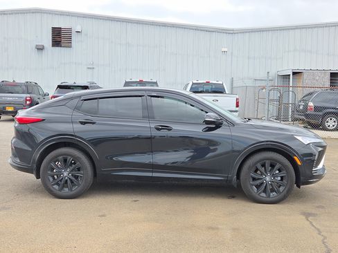 Used 2024 Buick Envista Sport Touring w/ Convenience I Package image 2