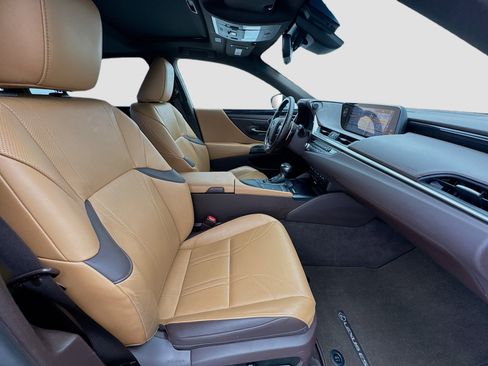 Used 2021 Lexus ES 300h w/ Accessory Package FWD image 20