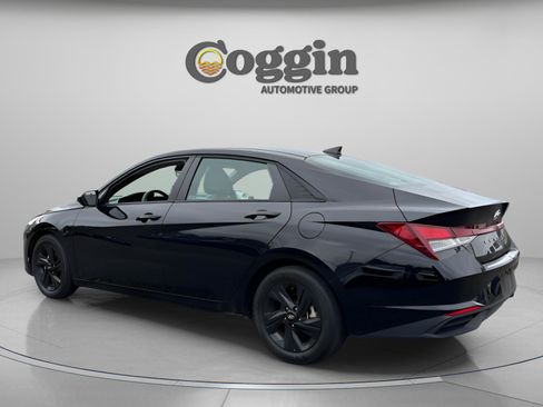 Used 2023 Hyundai Elantra SEL w/ Cargo Package image 3