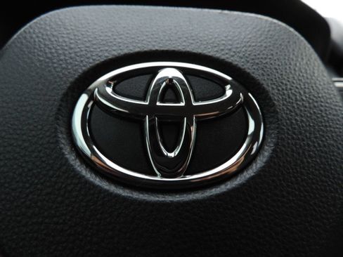 Used 2024 Toyota RAV4 XLE FWD image 27
