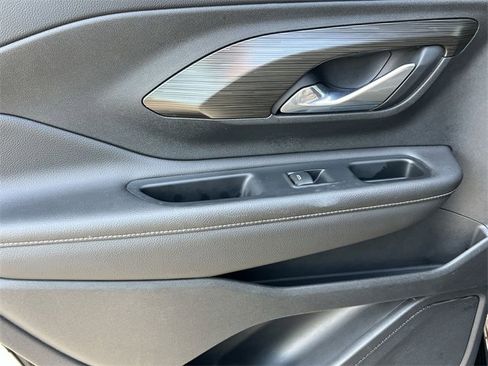 Used 2022 GMC Terrain SLE w/ Driver Convenience Package image 22