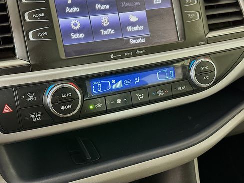 Used 2019 Toyota Highlander Plus AWD/4WD image 23