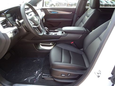 New 2025 Cadillac XT5 Luxury image 28