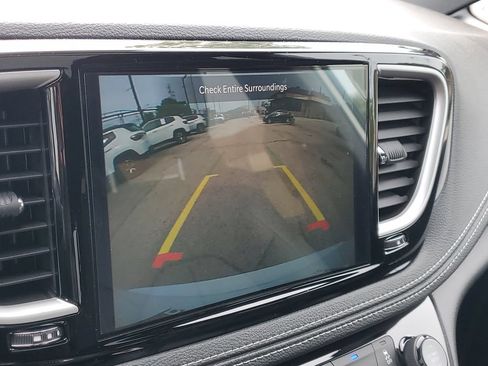 New 2027 Chrysler Pacifica Select FWD image 33