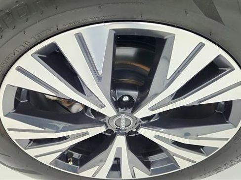 Used 2023 Nissan Rogue SV image 28