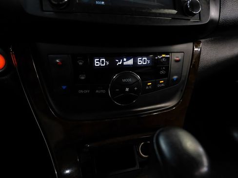 Used 2015 Nissan Sentra SL w/ SL Premium Package FWD image 23