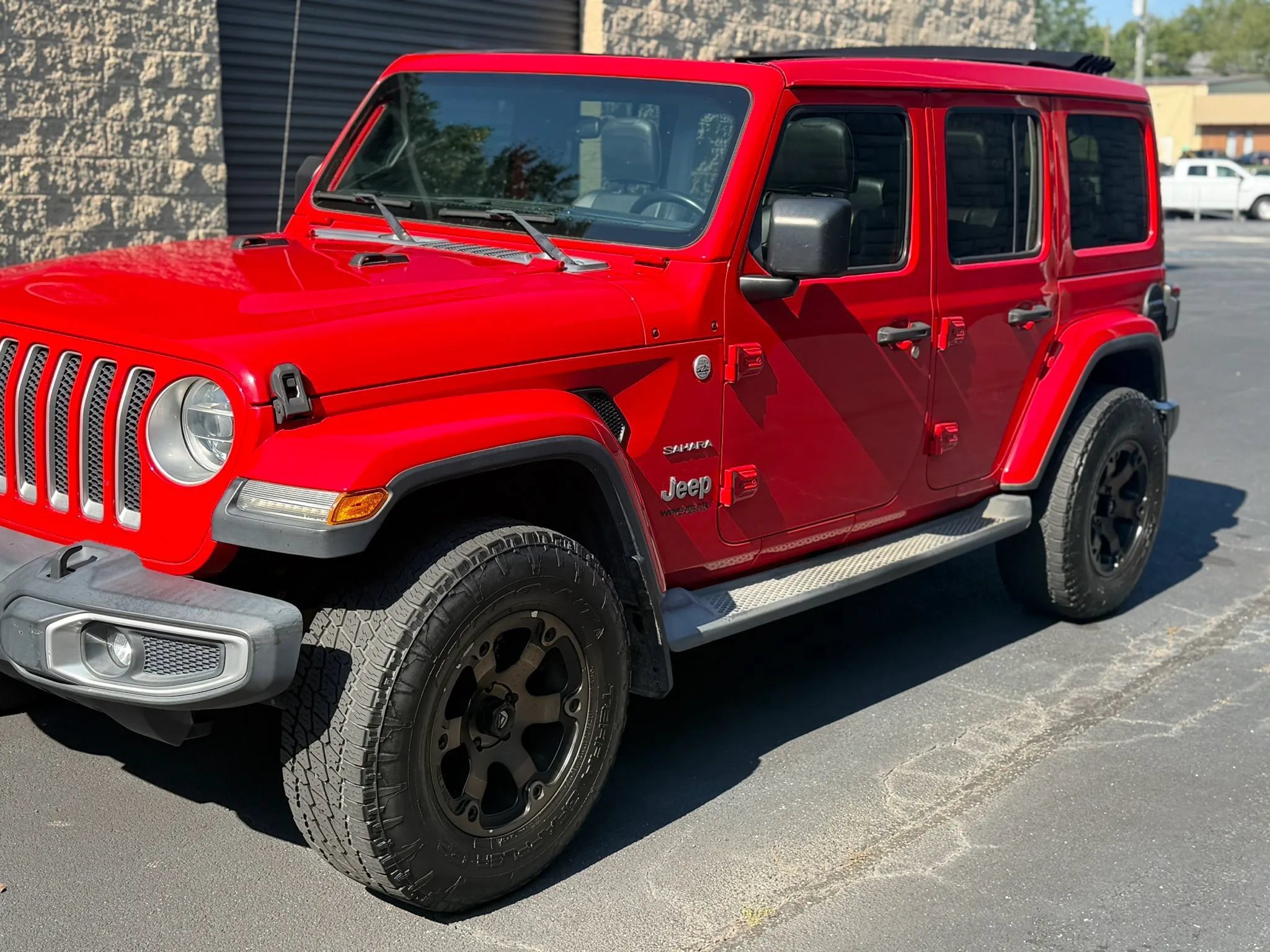 Used 2019 Jeep Wrangler Unlimited Sahara w/ LED Lighting Group AWD/4WD image 43