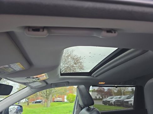 Used 2018 Toyota Highlander XLE AWD/4WD image 25