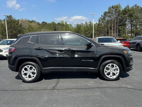 Used 2024 Jeep Compass Latitude AWD/4WD image 2