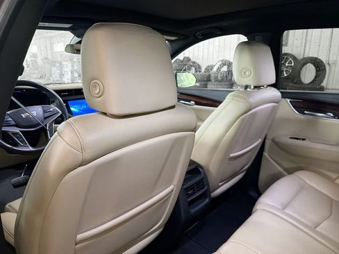 Used 2017 Cadillac XT5 Luxury w/ Driver Awareness Package AWD/4WD image 9