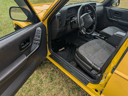 Used 2001 Jeep Cherokee Sport image 23
