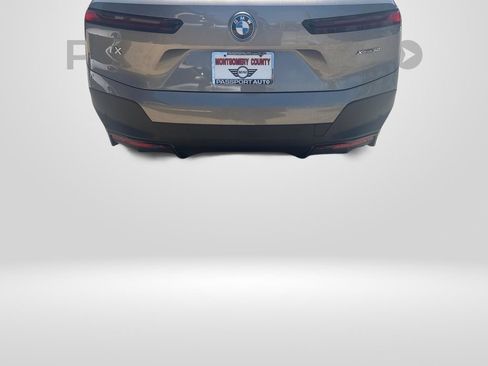 Used 2025 BMW iX xDrive50 w/ Premium Package AWD/4WD image 27