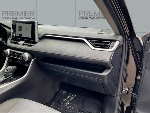 Used 2025 Toyota RAV4 XLE FWD image 28