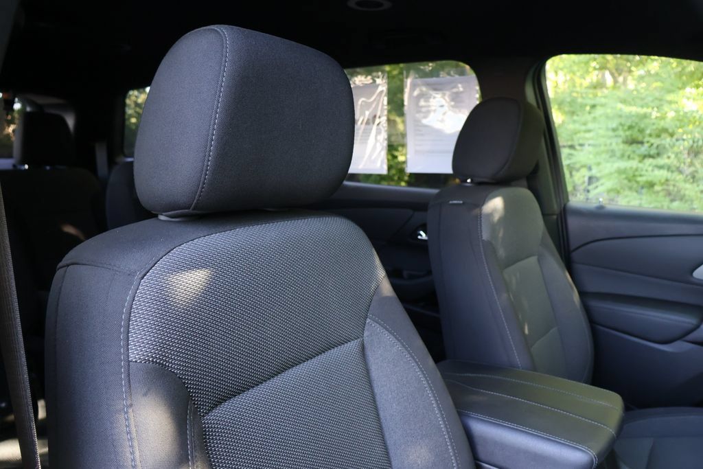 Certified 2023 Chevrolet Traverse LT FWD image 43