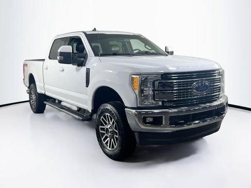 Used 2019 Ford F250 Lariat w/ Lariat Value Package image 3