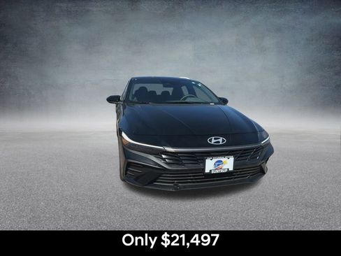Used 2025 Hyundai Elantra Sport FWD image 4