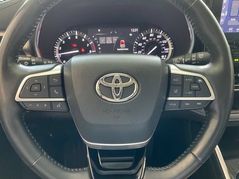 Used 2022 Toyota Highlander Platinum AWD/4WD image 12