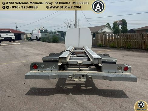 Used 2011 Ford E-450 and Econoline 450 Super Duty RWD image 3