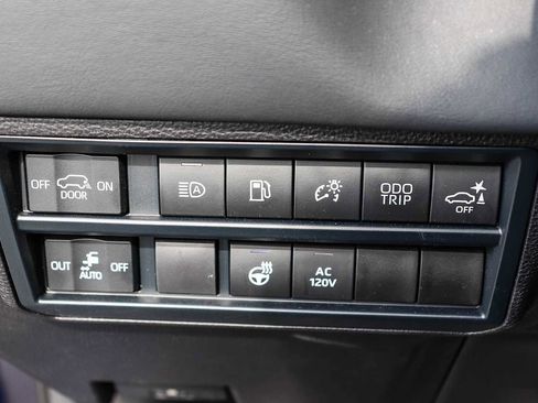 Used 2025 Toyota Sequoia Platinum image 32