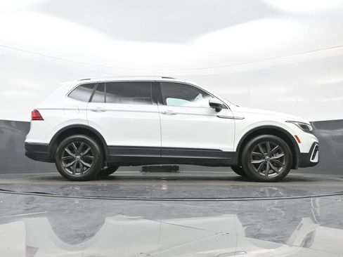 Used 2022 Volkswagen Tiguan SE w/ Panoramic Sunroof Package AWD/4WD image 33
