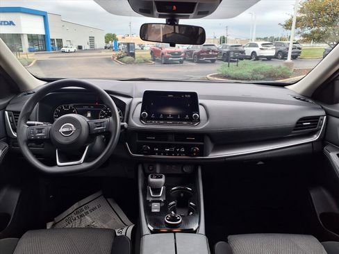 Used 2024 Nissan Rogue SV image 9