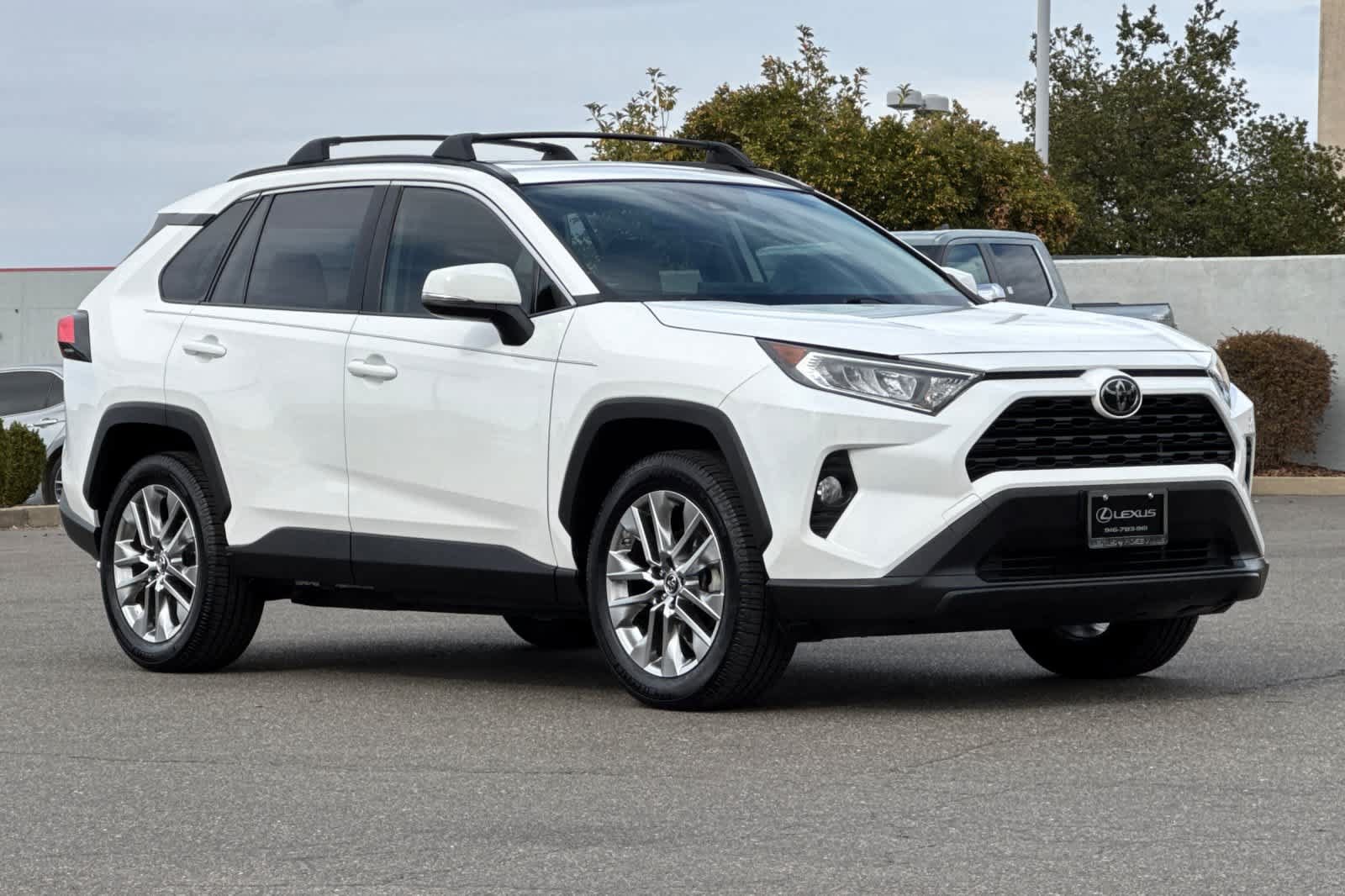 Used 2019 Toyota RAV4 XLE Premium FWD image 5