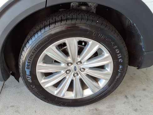 Used 2023 Ford Explorer Limited w/ Equipment Group 301A AWD/4WD image 21