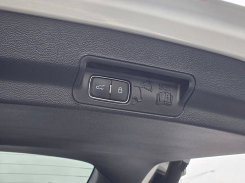 Used 2023 Ford Explorer XLT w/ Equipment Group 202A AWD/4WD image 15