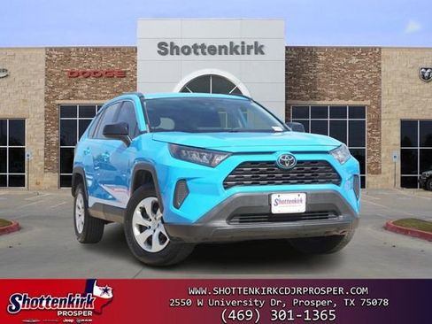 Used 2019 Toyota RAV4 LE FWD image 1